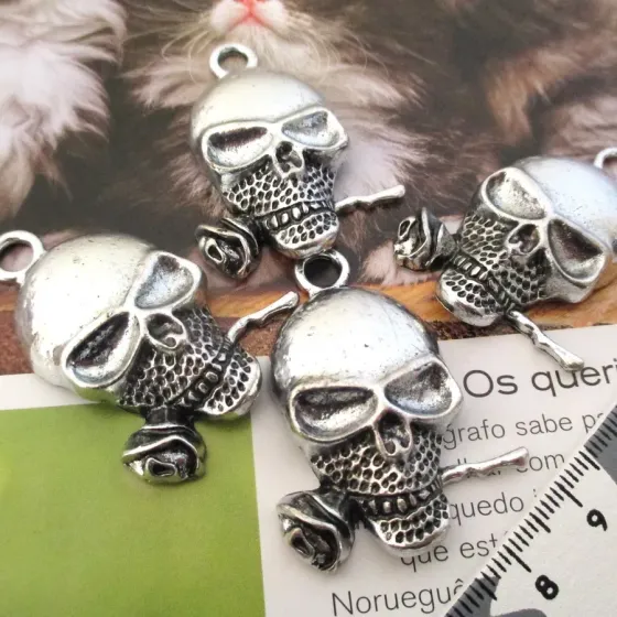 Lote 4 Pendentes Caveira -...